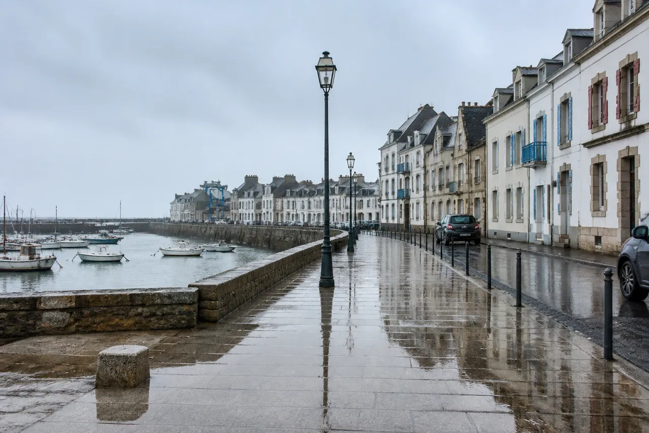 Quiberon sous la pluie avant la traversée vers Belle-Île-en-Mer